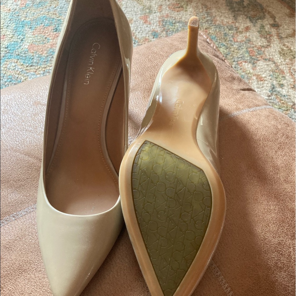 Pump Calvin Klein,slightly worn